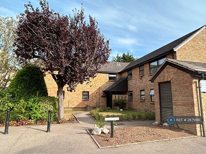 2 Bedroom Flat To Rent In The Spinney, Brentwood, CM13