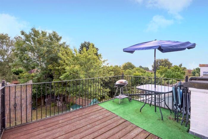 3 Bedroom House To Rent In Green Dragon Lane, London, N21