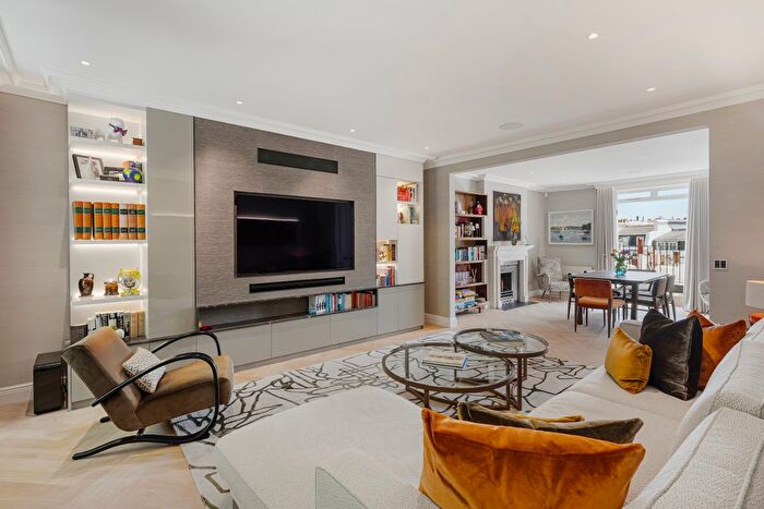 3 Bedroom Flat For Sale In Gloucester Square, Hyde Park, London, W2