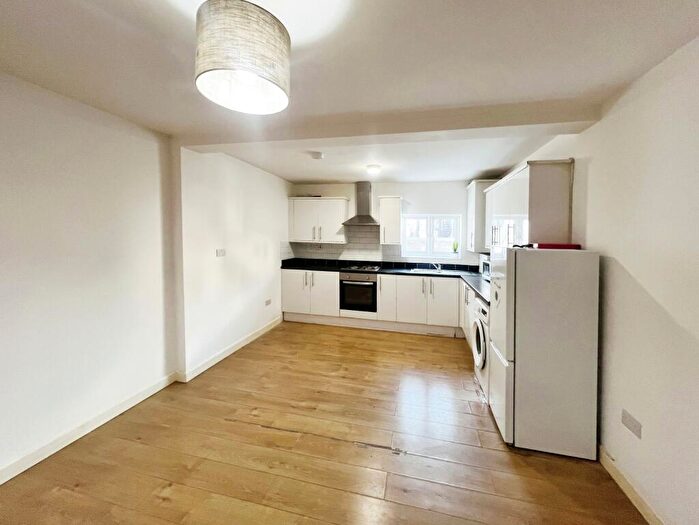 2 Bedroom Apartment To Rent In Woking, GU21
