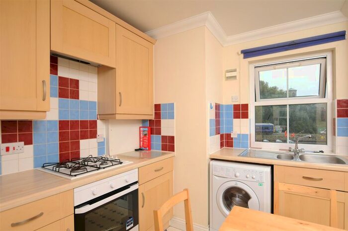 3 Bedroom Flat To Rent In Venneit Close, Oxford, OX1