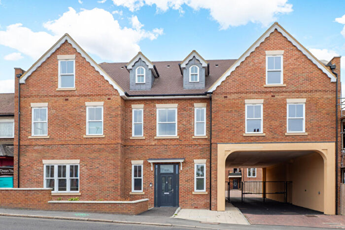 2 Bedroom Apartment For Sale In Malden Road, Cheam, Sutton, SM3