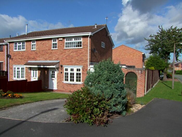 3 Bedroom Semi-Detached House To Rent In Glamis Close, Burton-On-Trent, DE13