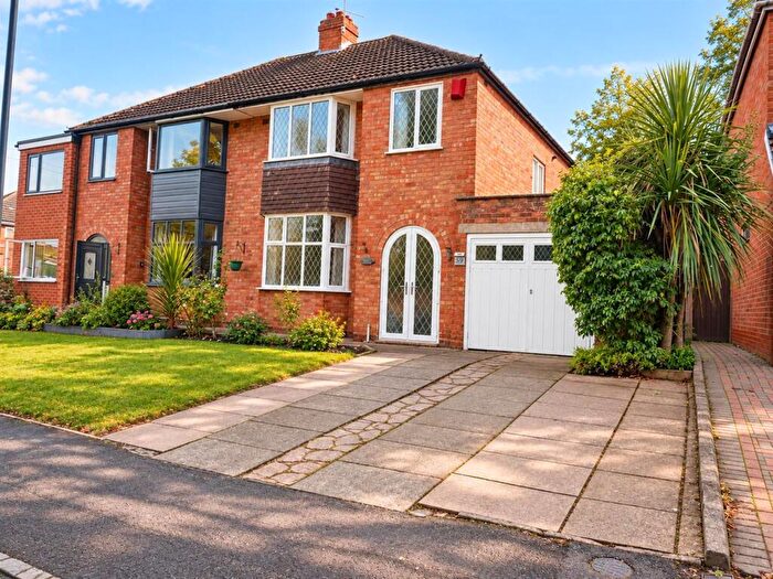 3 Bedroom Semi-Detached House For Sale In Station Rd, Coleshill, B46