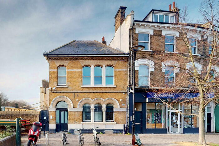 2 Bedroom Flat To Rent In Station House, Canonbury Station, London, N5