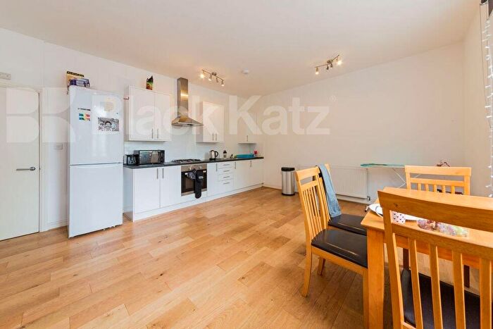 3 Bedroom Flat To Rent In Hillmarton Road, Islington, N7