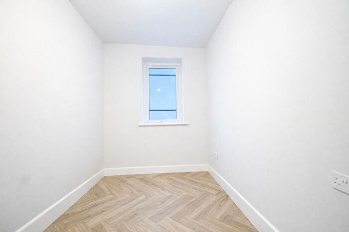 3 Bedroom Flat For Sale In Portelet Street, London, E1