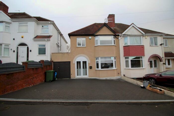 3 Bedroom Semi-Detached House To Rent In Dingle Road, Dudley, West Midlands DY2