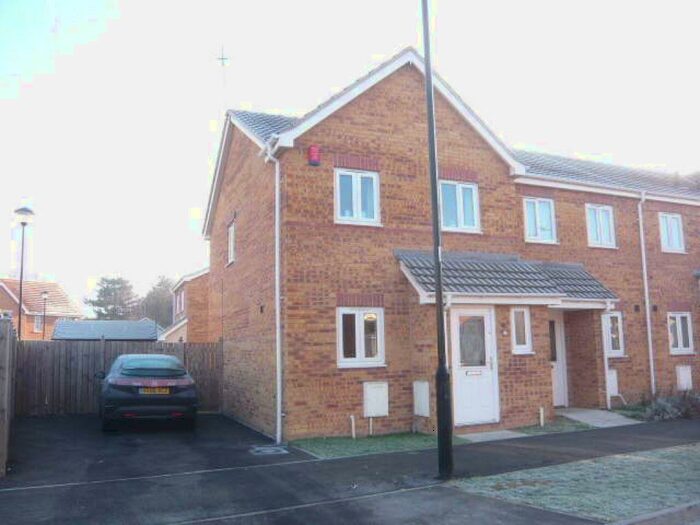 3 Bedroom Town House To Rent In Reeves Way, Armthorpe, Doncaster, DN3