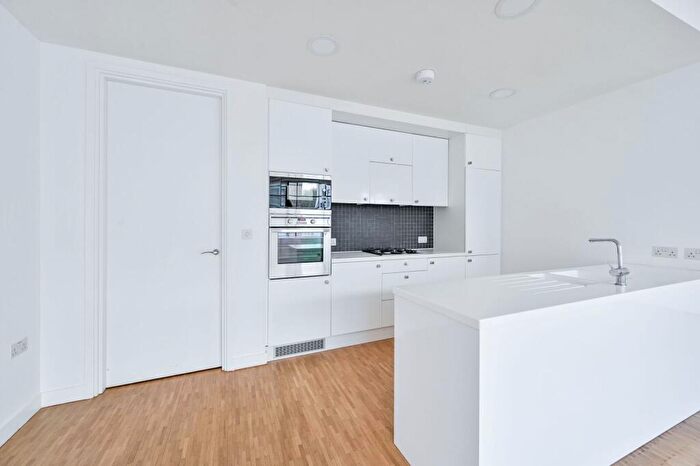 3 Bedroom Flat For Sale In Leather Lane, Clerkenwell, London, EC1N - Photo 4
