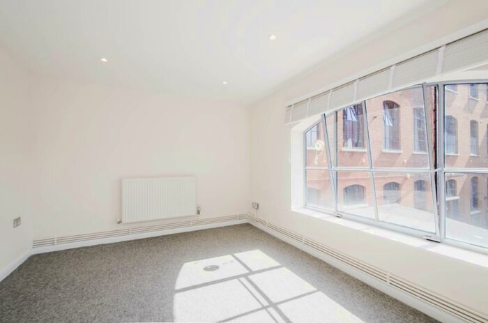 3 Bedroom Apartment To Rent In Dove Road, London, N1