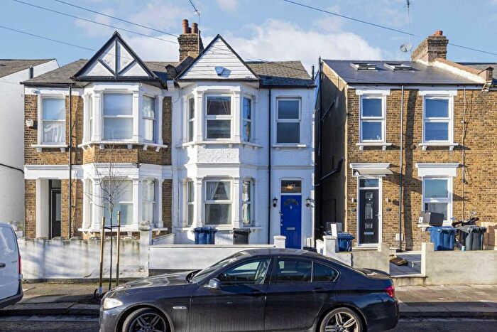 3 Bedroom Property To Rent In Wells House Road, Acton, NW10