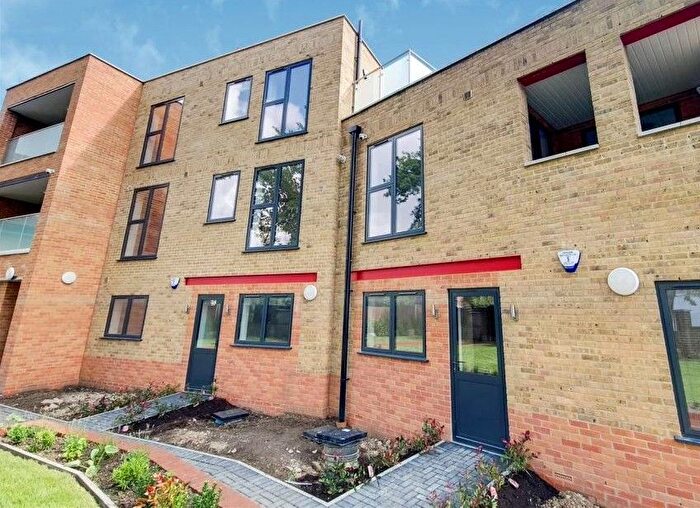 3 Bedroom Flat To Rent In Queens Walk, Krishna Court, NW9