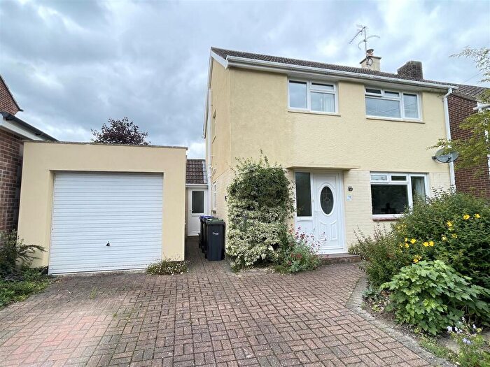 3 Bedroom Detached House For Sale In Chantry Road, Wilton, SP2