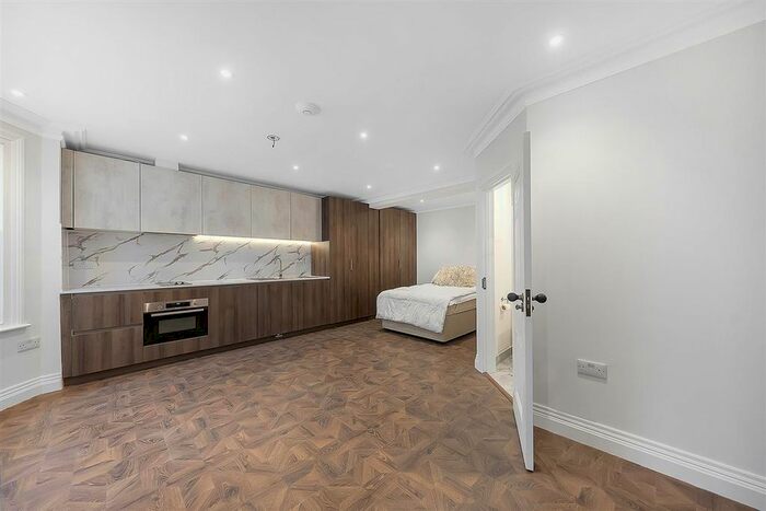 Studio To Rent In Moore Park Road, London SW6