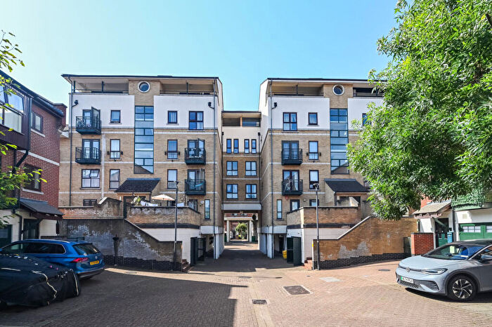 3 Bedroom Flat To Rent In West Silver Town, Silvertown, London, E16