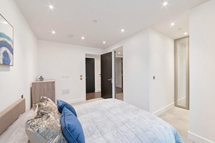 1 Bedroom Flat To Rent In Piazza Walk, London, E1