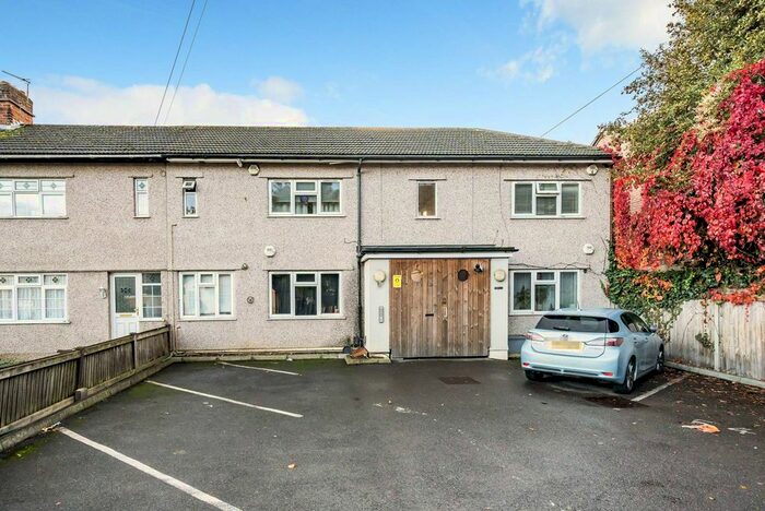 1 Bedroom Flat To Rent In Western Road, Mitcham, CR4