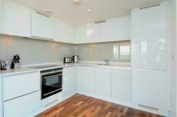 Studio To Rent In Landmark Buildings West Tower, - Marsh Wall, Canary Wharf, South Quay, London, E14