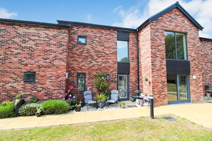 2 Bedroom Flat To Rent In Orchard Drive, Kempston, Bedford, MK42