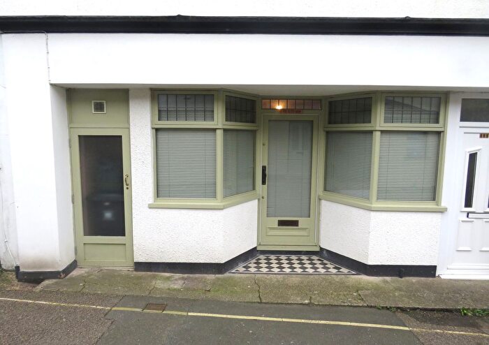 1 Bedroom Studio To Rent In Castle Street, Axminster, EX13