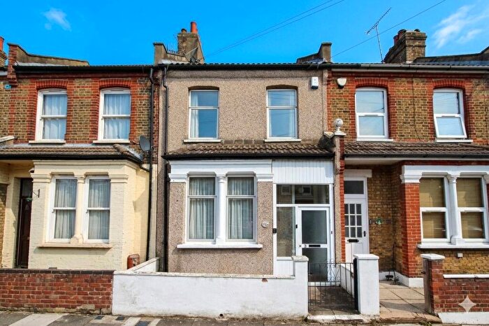 3 Bedroom Terraced House For Sale In Ravine Grove, Plumstead Common, SE18