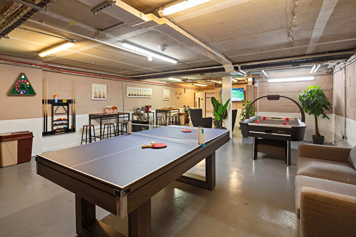 2 Bedroom Apartment To Rent In Station Approach, Epsom, Surrey, KT19