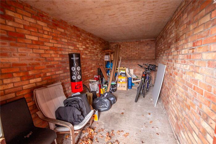 2 Bedroom Apartment For Sale In Trendlewood Park, Bristol, BS16