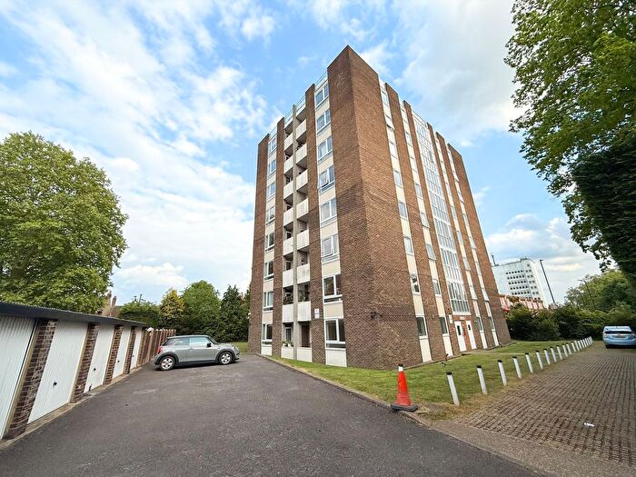2 Bedroom Flat For Sale In Mount Park Road, London, W5