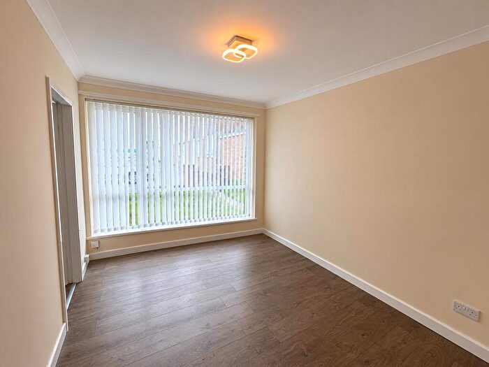1 Bedroom Flat To Rent In Boston Court, Palmersville, NE12