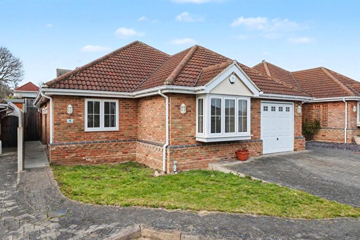 3 Bedroom Detached Bungalow For Sale In Milestone Close, Hawkwell, Hockley, SS5