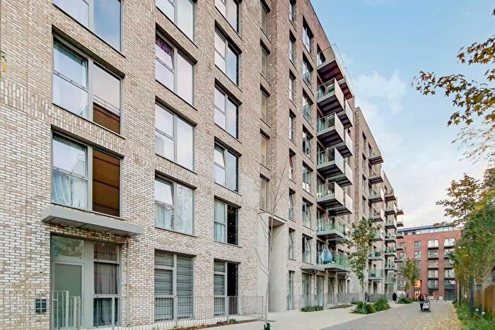 3 Bedroom Flat To Rent In Ironworks Way, Plaistow, London, E13