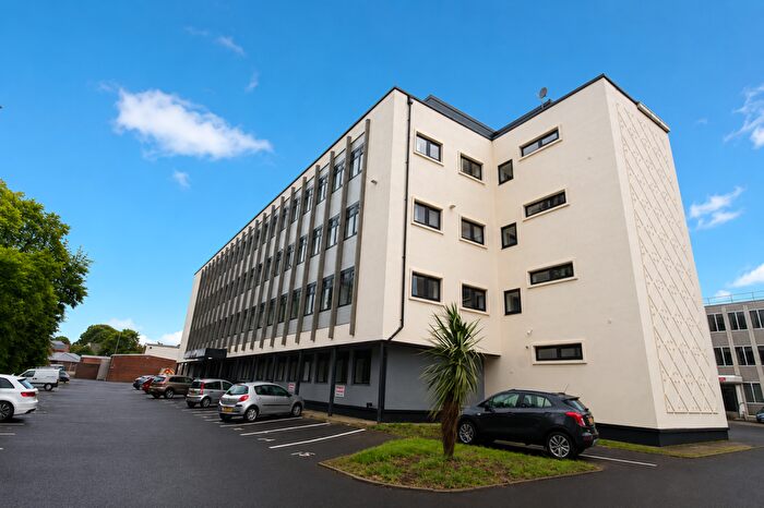 1 Bedroom Flat To Rent In High Street, Kingswinford, DY6