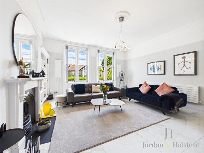 2 Bedroom Apartment For Sale In Abbots Park, Chester, Cheshire, CH1