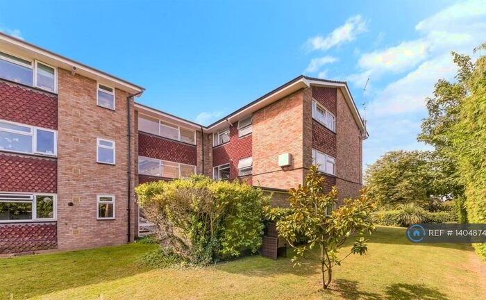 2 Bedroom Flat To Rent In Christchurch Park, Sutton, SM2