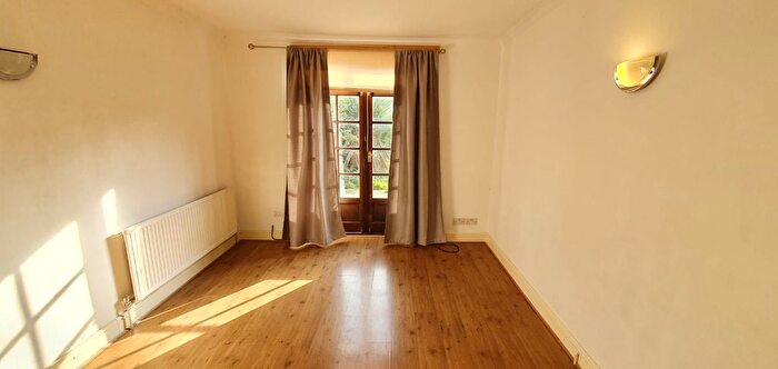 3 Bedroom Detached House To Rent In Valence Circus, Dagenham, RM8