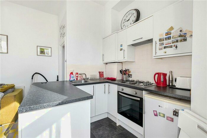 1 Bedroom Apartment For Sale In Woodside Green, London, SE25