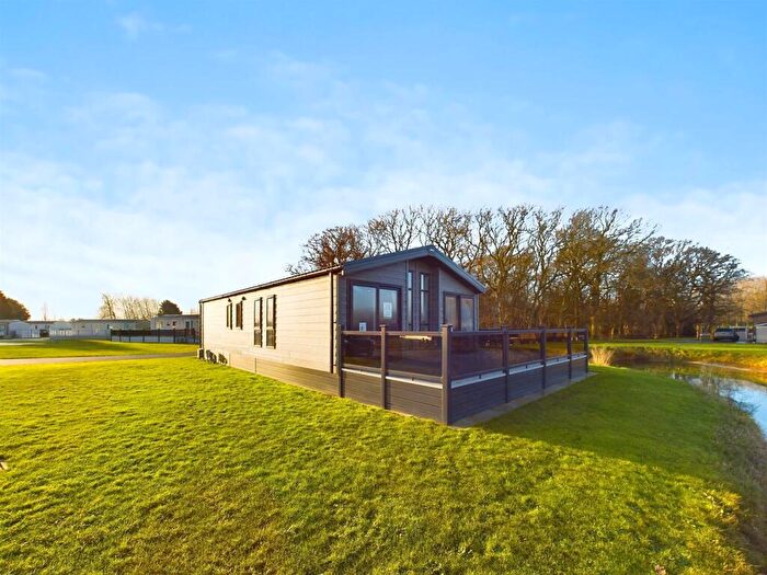 2 Bedroom Property For Sale In Woodthorpe Leisure Park, Woodthorpe, Alford, LN13