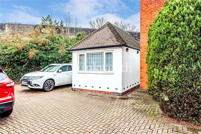 Studio To Rent In Finchley Road, London, NW11