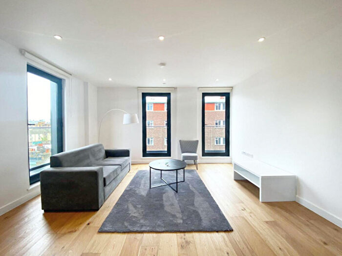 2 Bedroom Apartment To Rent In Dock Street, London, E1