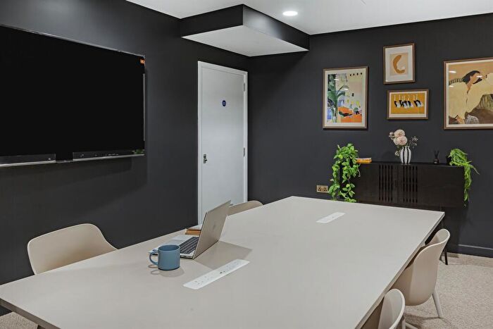 Apartment To Rent In Node Studio, E14 - Photo 5