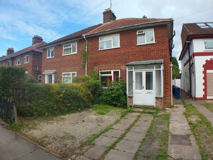 6 Bedroom Semi-Detached House To Rent In Gipsy Lane **Available In August **, OX3