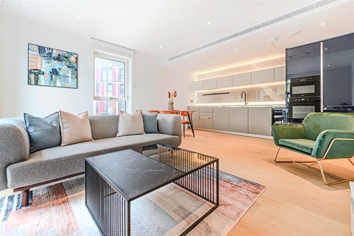 2 Bedroom Flat To Rent In Cascade One Apartments, Cascade Way, London, W12