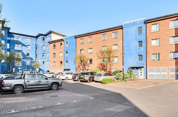 1 Bedroom Apartment For Sale In Cleeve Way, Sutton, SM1
