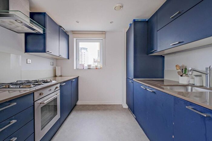 2 Bedroom Flat For Sale In Broomfield Street, Poplar, London, E14