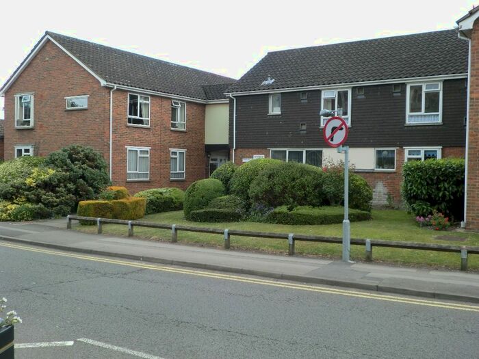 1 Bedroom Flat To Rent In London Road, Wokingham RG40