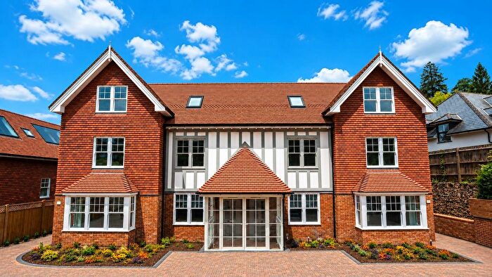 4 Bedroom Property For Sale In Hollymeoak Road, Chipstead, CR5