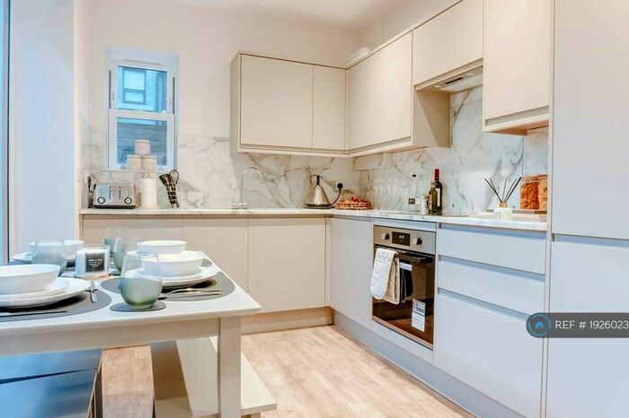 2 Bedroom Flat To Rent In Mayfield Grove, Harrogate, HG1