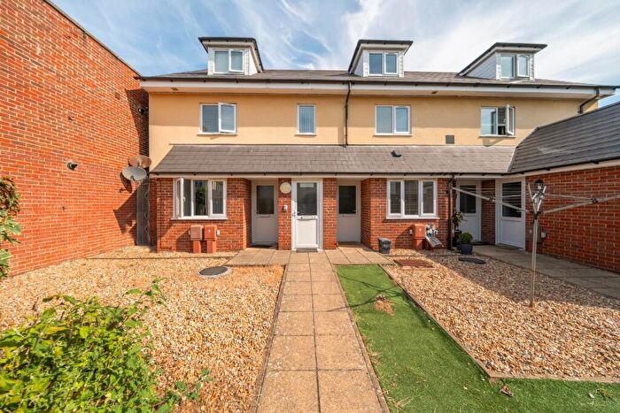 2 Bedroom Maisonette For Sale In Fratton Road, Portsmouth, PO1