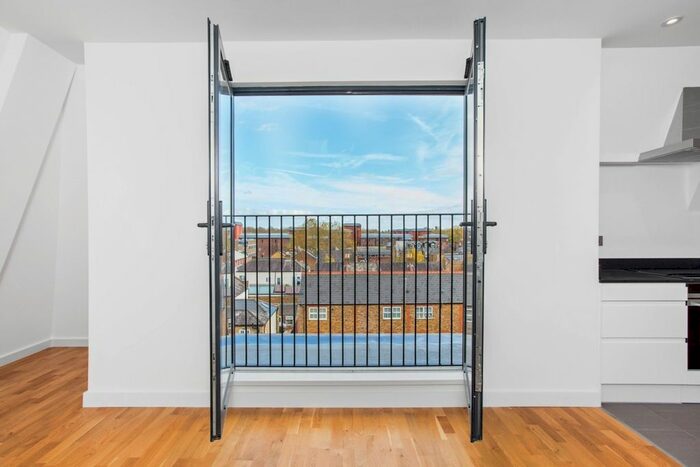 1 Bedroom Flat To Rent In St. Leonards Road, Windsor, SL4